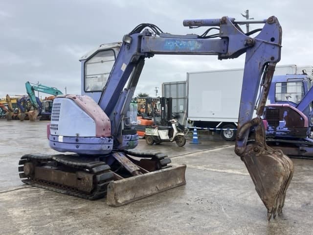 MINI EXCAVATOR — Auction (lot 8460-115)
