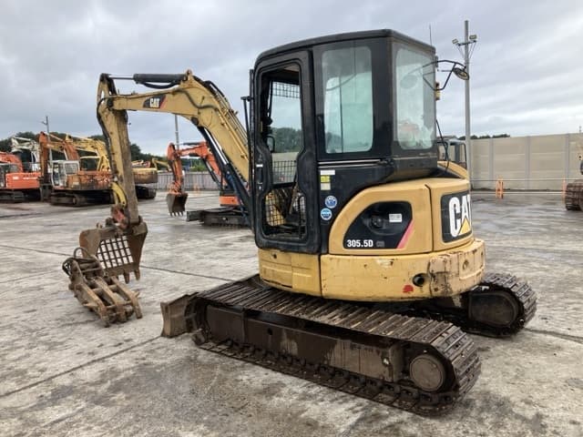 MINI EXCAVATOR — Auction (lot 8460-120)