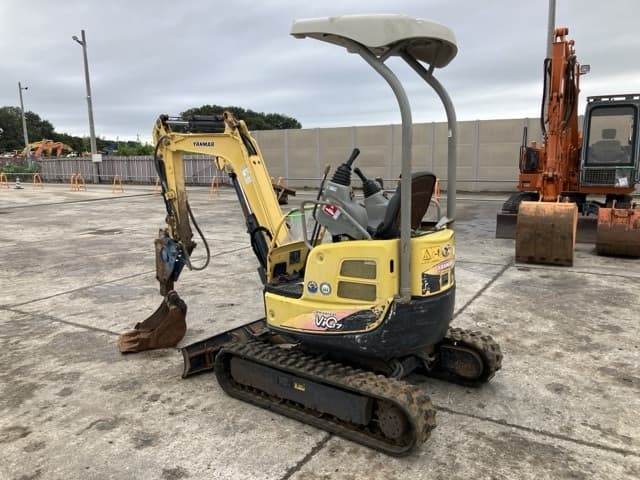 MINI EXCAVATOR — Auction (lot 8460-126)