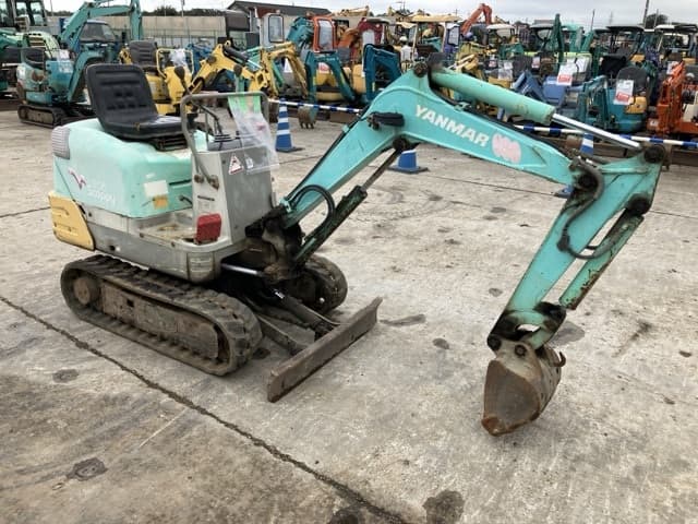 MINI EXCAVATOR — Auction (lot 8460-142)