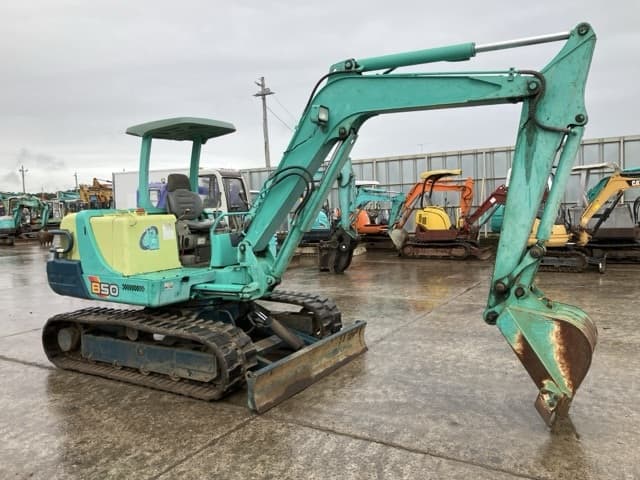 MINI EXCAVATOR — Auction (lot 8460-144)