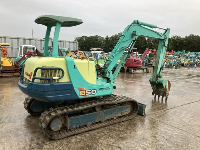 MINI EXCAVATOR — Auction (lot 8460-144)