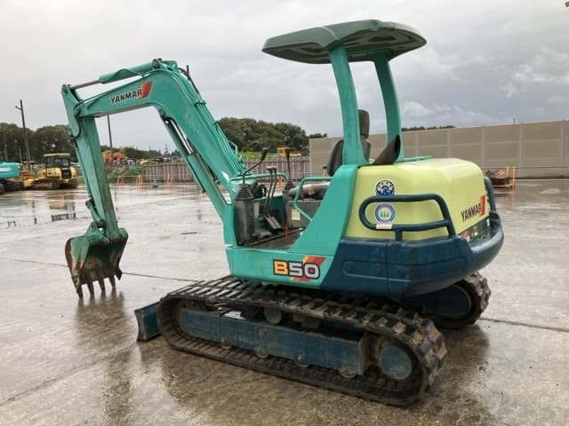 MINI EXCAVATOR — Auction (lot 8460-144)