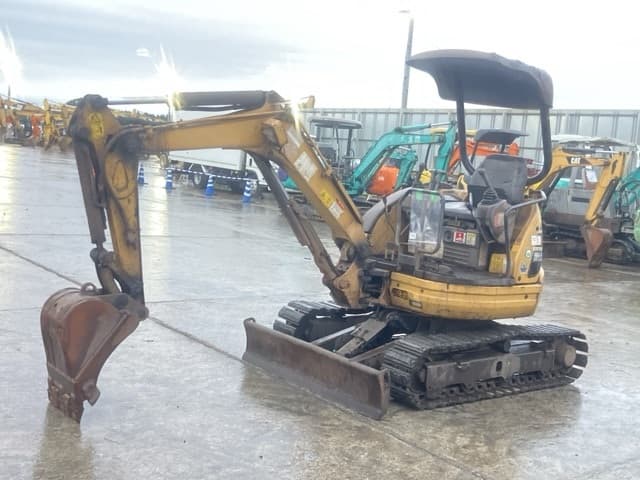MINI EXCAVATOR — Auction (lot 8460-151)