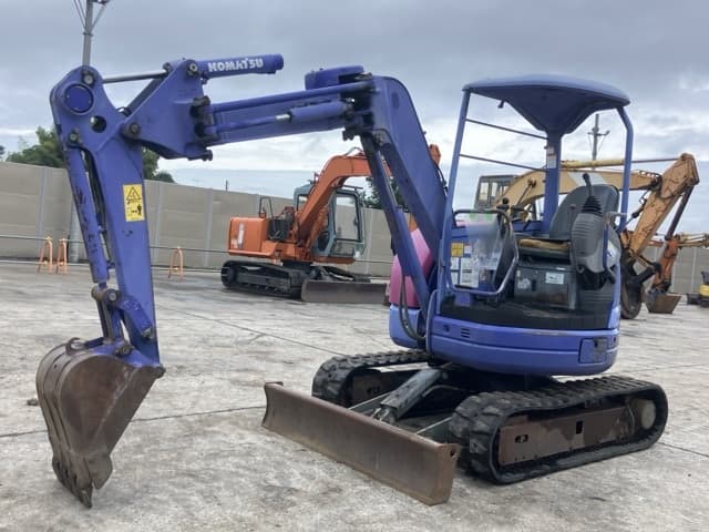 MINI EXCAVATOR — Auction (lot 8460-153)
