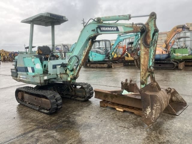 MINI EXCAVATOR — Auction (lot 8460-157)
