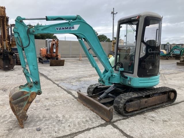 MINI EXCAVATOR — Auction (lot 8460-160)