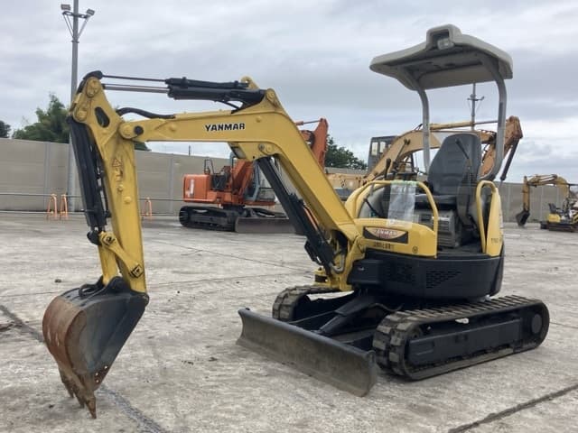 MINI EXCAVATOR — Auction (lot 8460-166)