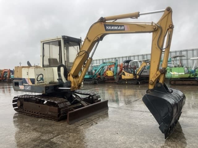 MINI EXCAVATOR — Auction (lot 8460-175)