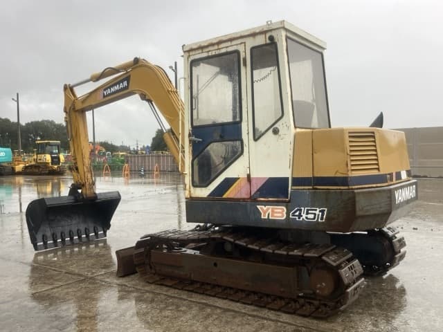 MINI EXCAVATOR — Auction (lot 8460-175)