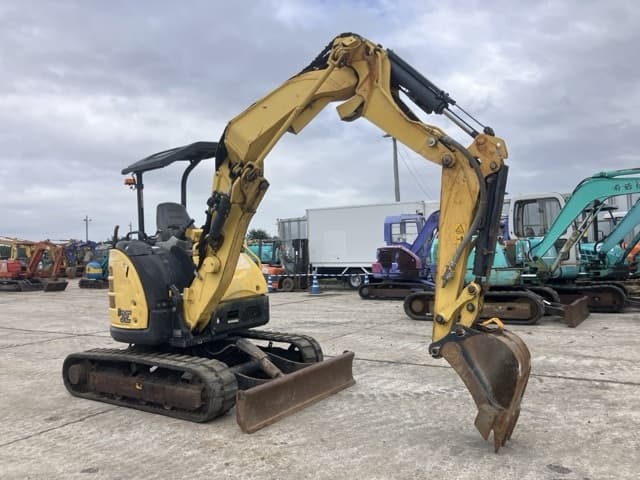 MINI EXCAVATOR — Auction (lot 8460-183)