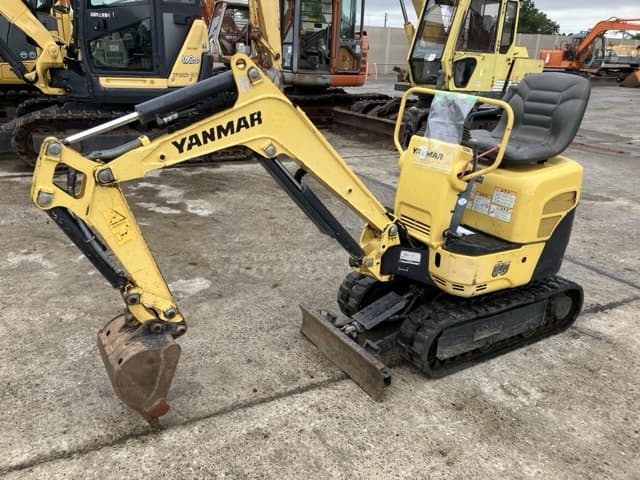 MINI EXCAVATOR — Auction (lot 8460-184)