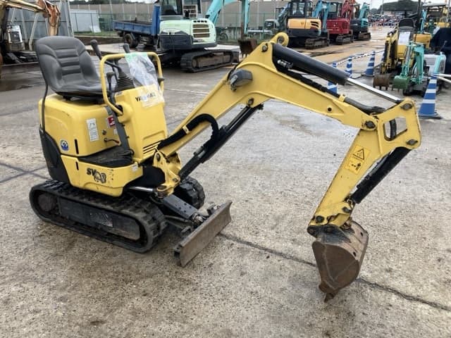 MINI EXCAVATOR — Auction (lot 8460-184)