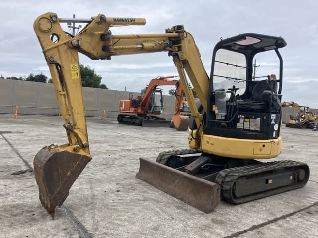 MINI EXCAVATOR — Auction (lot 8460-194)