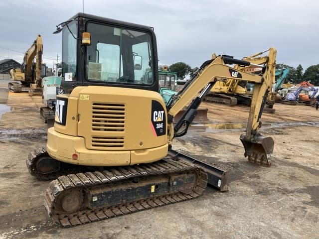 MINI EXCAVATOR — Auction (lot 8460-197)