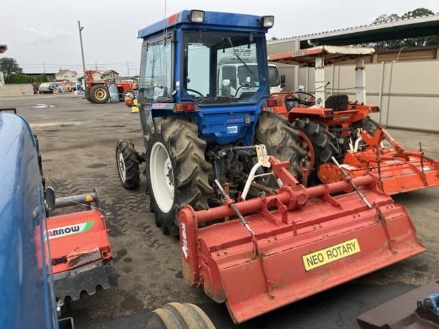 Tractor — Auction (lot 8460-2001)