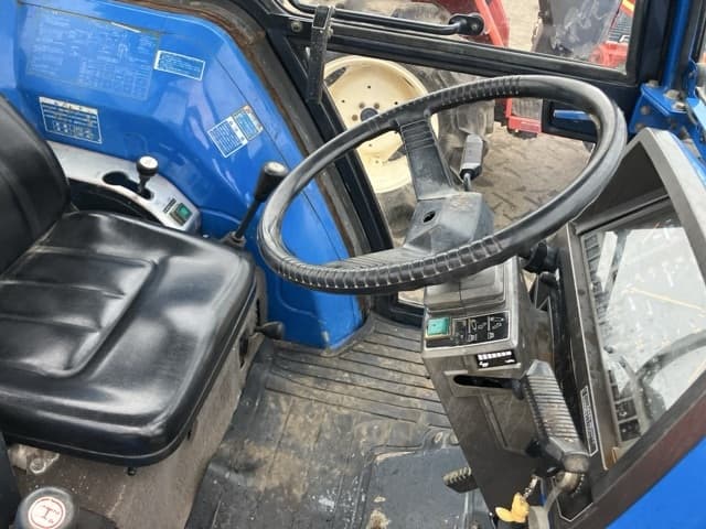 Tractor — Auction (lot 8460-2001)