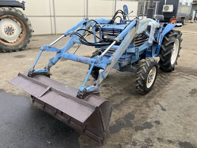Tractor — Auction (lot 8460-2003)