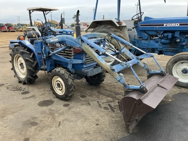 Tractor — Auction (lot 8460-2003)