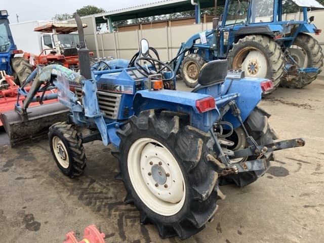 Tractor — Auction (lot 8460-2003)