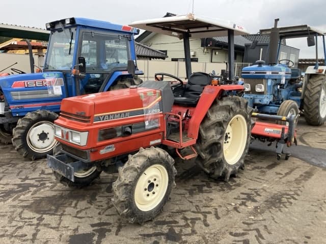 Tractor — Auction (lot 8460-2006)