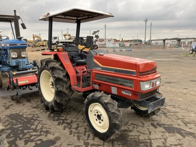Tractor — Auction (lot 8460-2006)