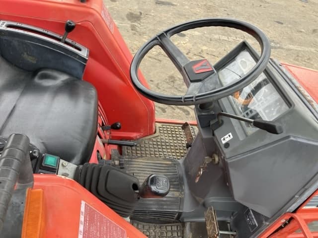 Tractor — Auction (lot 8460-2006)