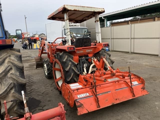 Tractor — Auction (lot 8460-2009)