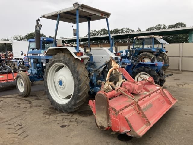 Tractor — Auction (lot 8460-2011)