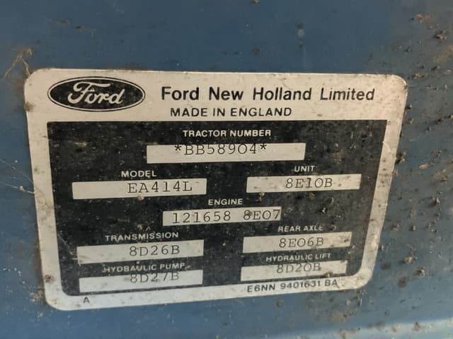 Tractor — Auction (lot 8460-2011)