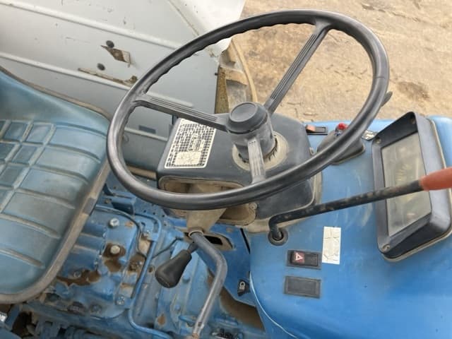 Tractor — Auction (lot 8460-2011)