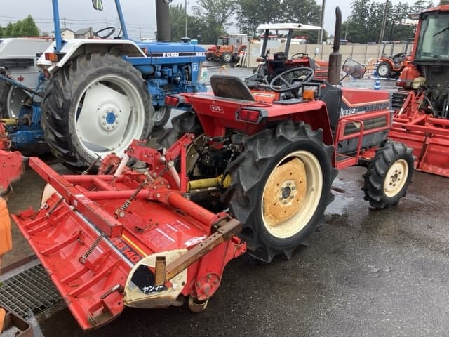 Tractor — Auction (lot 8460-2016)