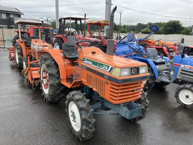 Tractor — Auction (lot 8460-2021)