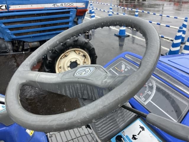 Tractor — Auction (lot 8460-2023)