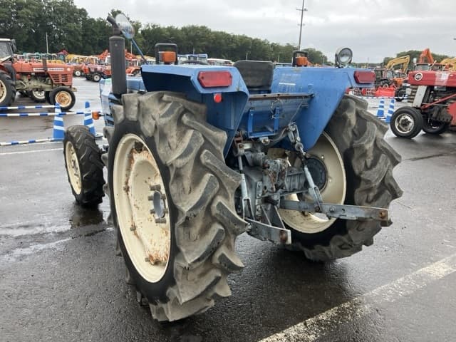 Tractor — Auction (lot 8460-2033)