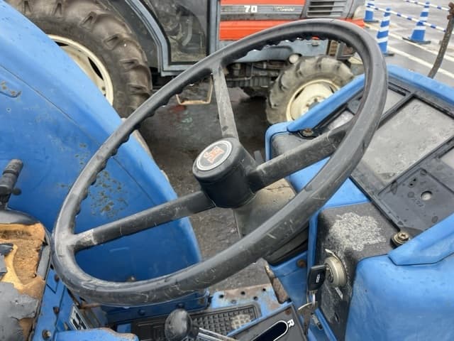 Tractor — Auction (lot 8460-2033)