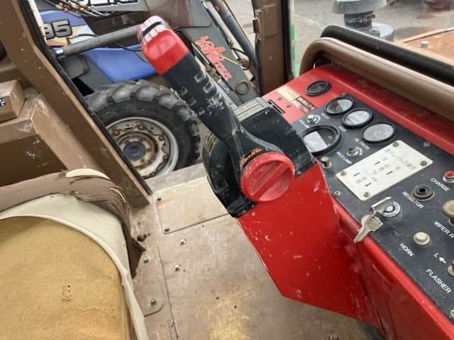 Tractor — Auction (lot 8460-2042)