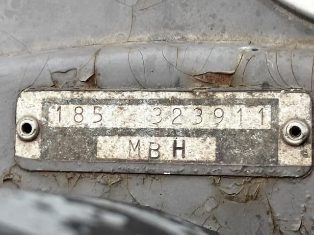 Tractor — Auction (lot 8460-2047)