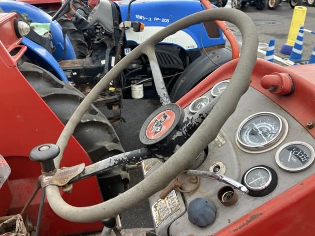 Tractor — Auction (lot 8460-2047)