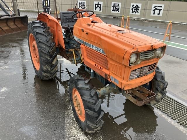 Tractor — Auction (lot 8460-2052)