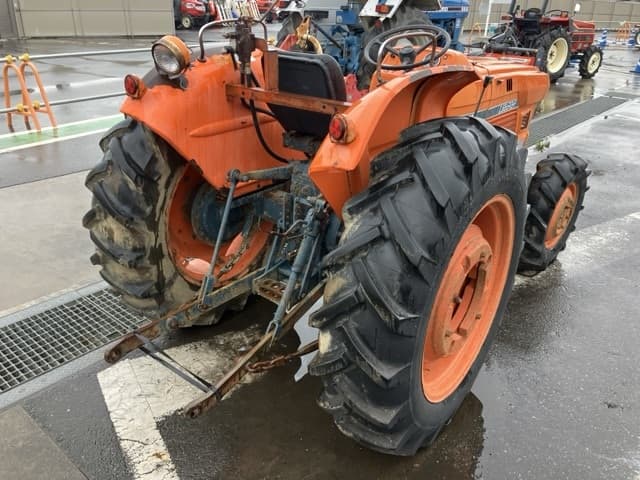 Tractor — Auction (lot 8460-2052)