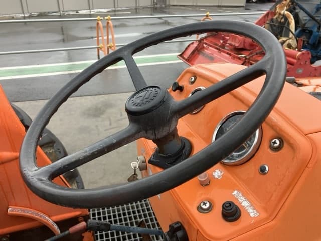 Tractor — Auction (lot 8460-2052)