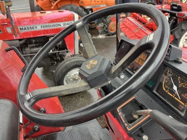 Tractor — Auction (lot 8460-2054)