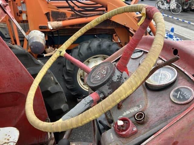 Tractor — Auction (lot 8460-2069)