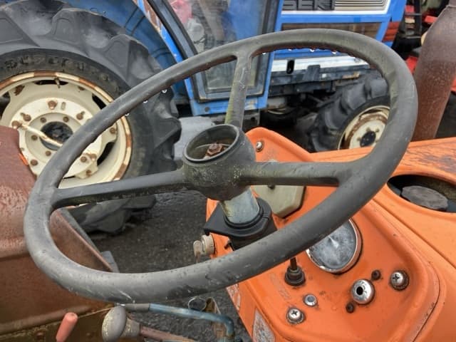 Tractor — Auction (lot 8460-2082)