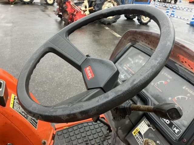 Tractor — Auction (lot 8460-2101)