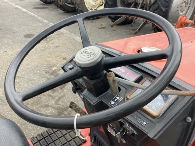 Tractor — Auction (lot 8460-2113)