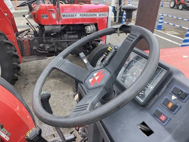 Tractor — Auction (lot 8460-2143)