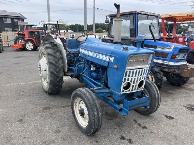 Tractor — Auction (lot 8460-2144)