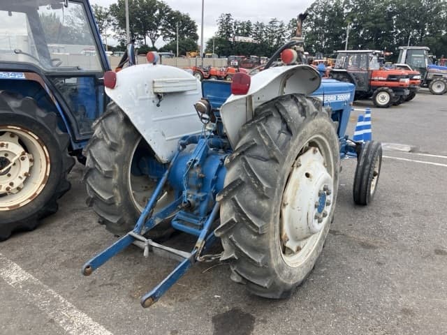 Tractor — Auction (lot 8460-2144)